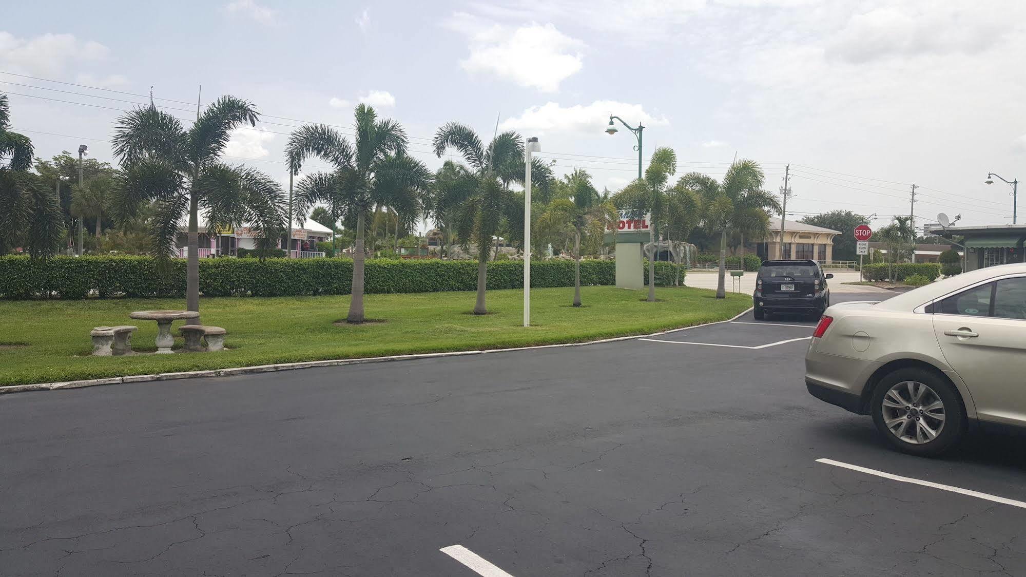 Tamiami Motel Naples Exterior photo