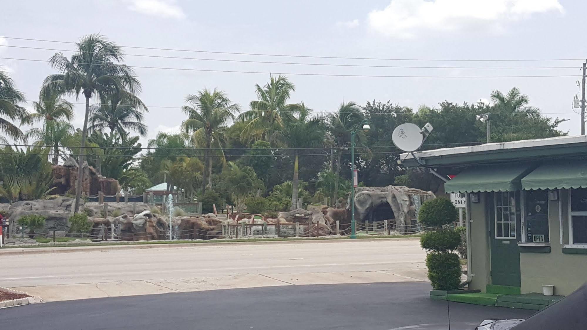 Tamiami Motel Naples Exterior photo